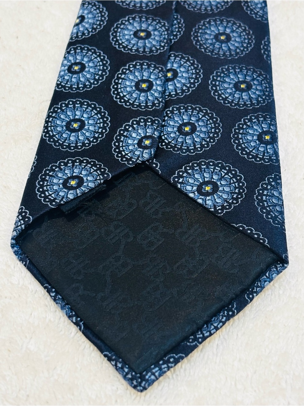 Brand New Stylish Tie By BANANA REPUBLIC - Picture 3 of 4